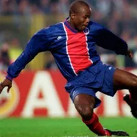 El PSG se acordó de Julio Dely Valdés en su cumpleaños