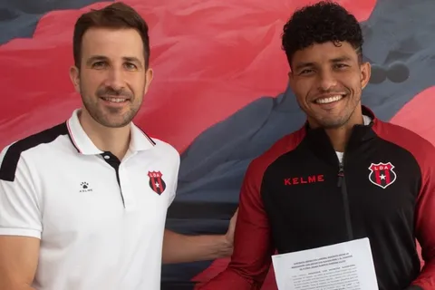 Alajuelense se garantiza los servicios de su mejor goleador