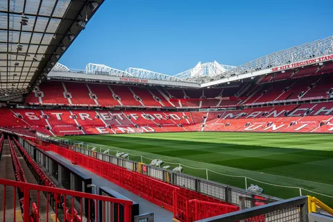 Manchester United lanzó una encuesta para consultar a sus aficionados sobre el estadio propuesto