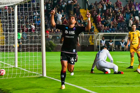 Deportivo Saprissa goleó a Cobán Imperial y se quedó con el liderato del Grupo A (VIDEO)