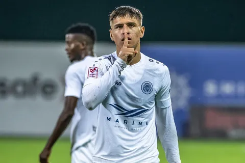 Anthony Contreras hizo un doblete en el futbol de Letonia