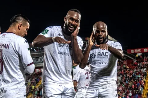 Saprissa vence a Alajuelense en el Clásico Nacional