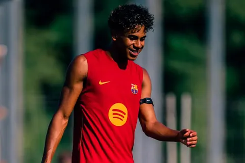 Lamine Yamal entrenó aparte en Barcelona.