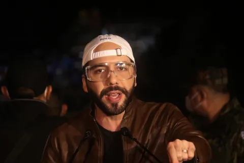 Nayib Bukele: "Los que me acusan de dictador son estúpidos o tratan de engañar"
