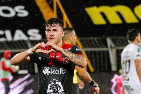 Fernán Faerrón le tiró a Alajuelense tras fracasar la Gran Final ante Cartaginés