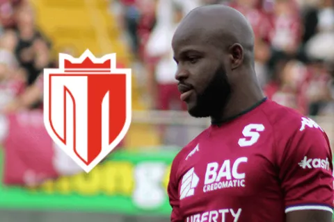 Javon East con la camisa de Saprissa.