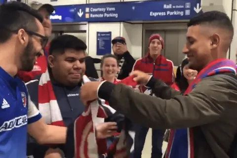 Gran recibimiento a Bryan Acosta en Dallas