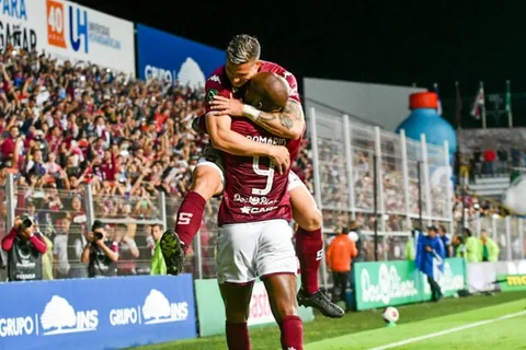 Saprissa vence a Alajuelense y avanza a la final