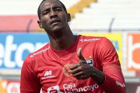 Abdiel Ayarza levanta el interés de 3 equipos de la primera división de Perú