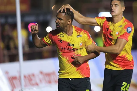 Marcel Hernández renovó con Herediano.