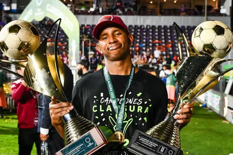 Fidel Escobar se volvió a burlar de Alajuelense. (Foto: Saprissa)