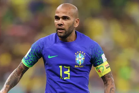El brasileño Dani Alves fue detenido