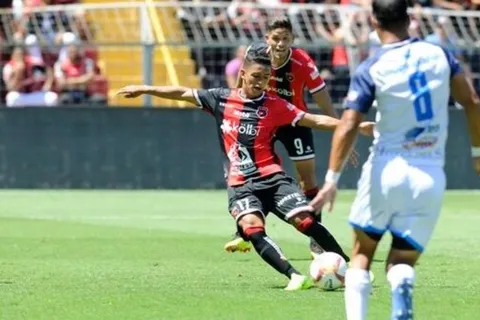 Sorpresa: Andrés Carevic no tendrá en cuenta a una gran promesa de Alajuelense
