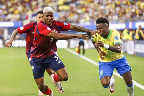 Tres partidos y millones de dólares: Jeyland Mitchell multiplicó su valor a cifras históricas