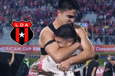 "Mi cabezón, estamos juntos...": Santiago Van der Putten recibe el abrazo más sentido de los referentes de Alajuelense tras confirmarse su lesión