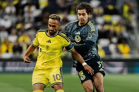 América visita a Nashville.