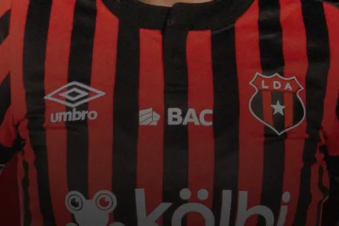 Alajuelense se mueve en el mercado.
