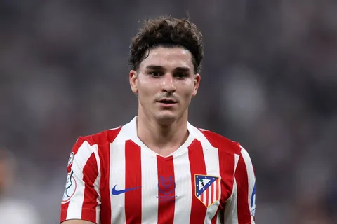 Barcelona hace una reveladora confesión sobre la oferta que enviaron por Julián Álvarez