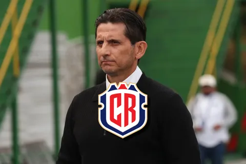 Ronald González empieza fuerte en Costa Rica.