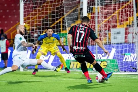 Alajuelense golpea de nuevo, es líder solitario y se despega del resto
