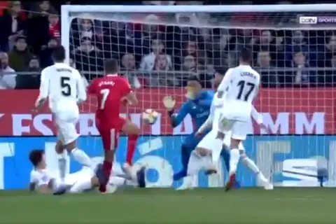 Atajadón de Keylor Navas contra el Girona