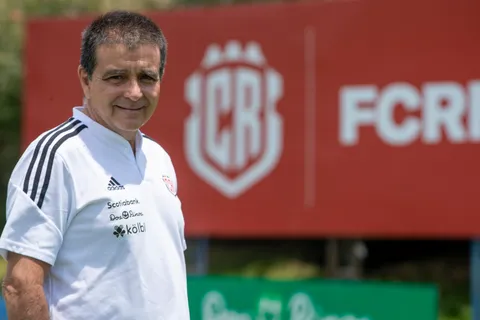 Claudio Vivas reveló cuándo definirían al nuevo DT de la Selección de Costa Rica