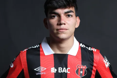 Leo Menjívar adelantó cuándo podría debutar con Liga Deportiva Alajuelense