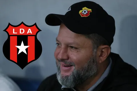 Alajuelense se complica solo por una insólita situación que celebra Jafet Soto