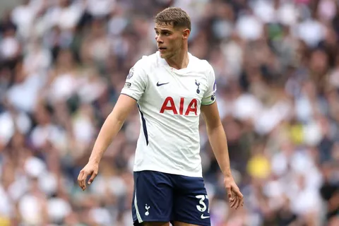 Tottenham blindó a Micky van de Ven ante el seguimiento de Liverpool y Manchester United