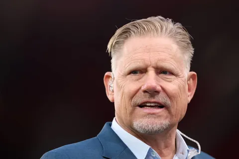 “¿Cómo se atreve a salir y decir eso?”: Schmeichel arremete contra Ten Hag por sus dichos sobre Rice y Kane