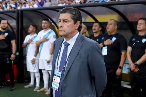 Golpe para Guatemala: Luis Fernando Tena recibe una dura noticia de cara a la Copa Oro 2025.