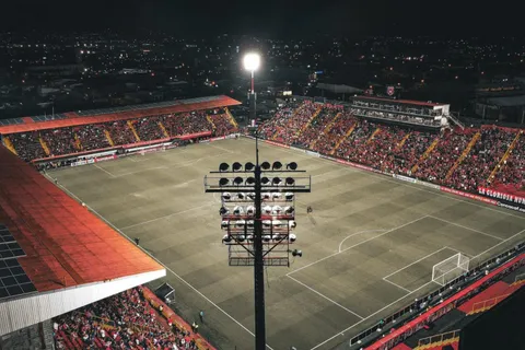 Alajuelense en problemas: la dura sanción que prepara UNAFUT tras los incidentes vs. Herediano