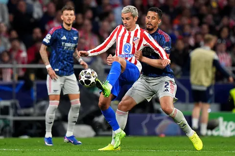 Atletico Madrid empató ante el Arsenal.