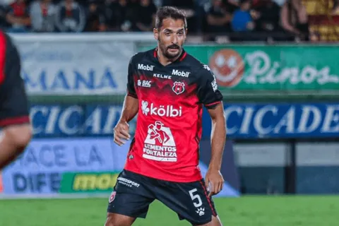 "Tiene que desaparecer del fútbol": Celso Borges explotó contra un aspecto de la liga de Costa Rica