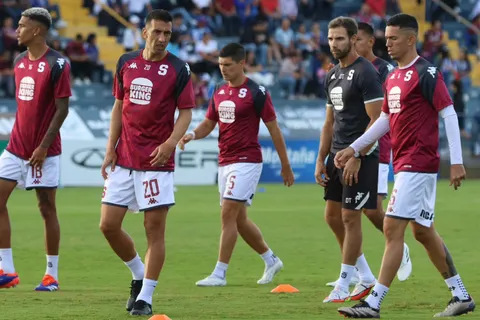 La limpieza en Saprissa: José Giacone lo descartó y ahora va a un rival en Costa Rica