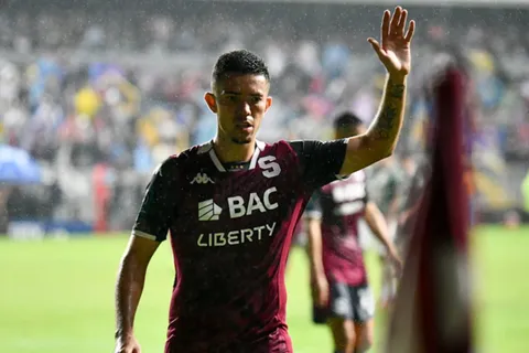 "Le falta mucho": figura de Saprissa sorprende al marcarle la cancha a Jefferson Brenes