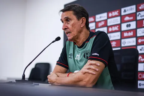 Sufre Guimaraes: los nuevos problemas de Alajuelense tras perder el clásico con Saprissa