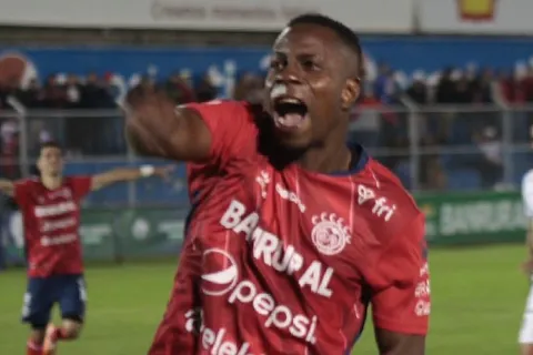 Xelajú vence con autoridad a Comunicaciones