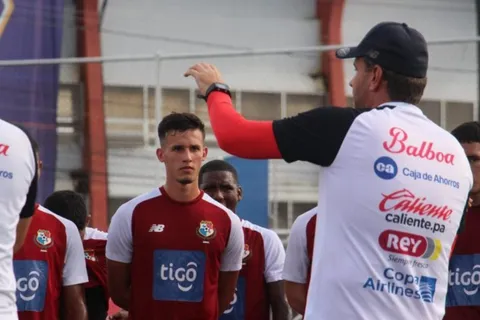 Julio Dely Valdés expresa que Panamá es superior a Honduras