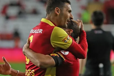 Celso nos enseña a cobrar un penal en momento clave