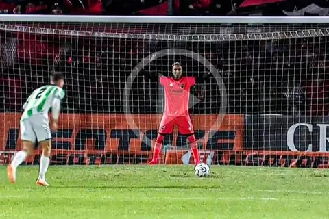 Keylor Navas fue importante en la clasificación de Newell's.