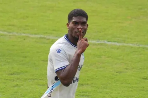Azarías Londoño mandando a callar.