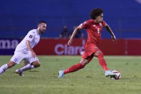 La prensa internacional se rinde ante Adalberto Carrasquilla por su nivel ante Honduras