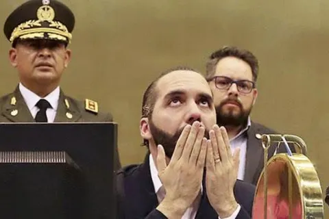 Medio inglés: "Nayib Bukele va en curso de ser el primer dictador millennial"