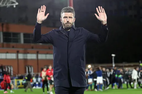 Senne Lammens respalda a Carrick y afirma que la directiva del Manchester United también está con él