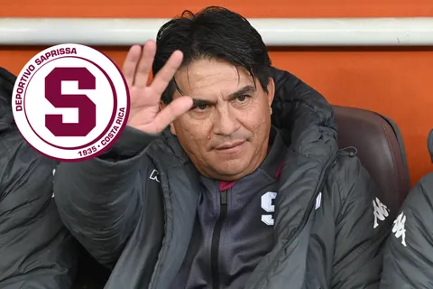 La limpieza de Saprissa tiene una nueva víctima y la afición lo celebra: "Llegó con un ambiente negativo"