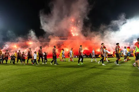 Alajuelense hizo un gran recibimiento, pero será sancionado. (Foto: Everardo Herrera)