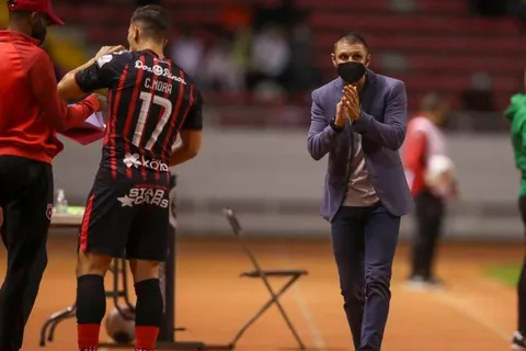 El pésimo desempeño de Albert Rudé contra el Saprissa