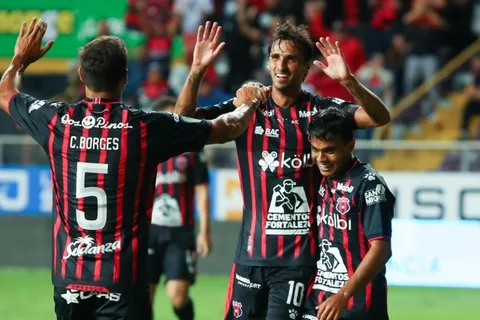 Alajuelense se juega este martes una revancha personal en Liga Concacaf
