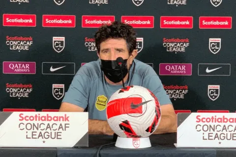 Héctor Vargas, DT de Real España: "Si el fútbol de Costa Rica tuviera dinámica sería imparable"